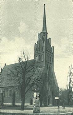 Litfaßsäule vor der Katholischen Kirche