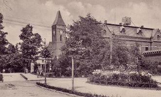 Litfaßsäule an der Kreuzung Bahnhofstraße/Schulpromenade an der Post