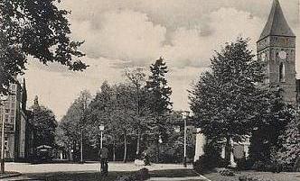 Litfaßsäule an der Kreuzung Bahnhofstraße/Schulpromenade an der Post