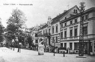 Litfaßsäule, wo Haynauer Str. und Vorwerkstr. aufeinandertreffen