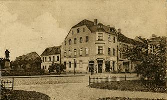 Litfaßsäule an der Ecke Breite Straße/Kasernenstraße