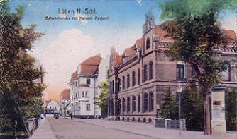 Litfaßsäule an der Kreuzung Bahnhofstraße/Schulpromenade an der Post