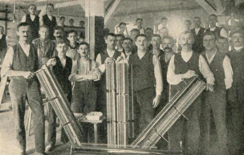 Arbeiter der Pianofabrik Langer & Co., Aufnahme von 1927