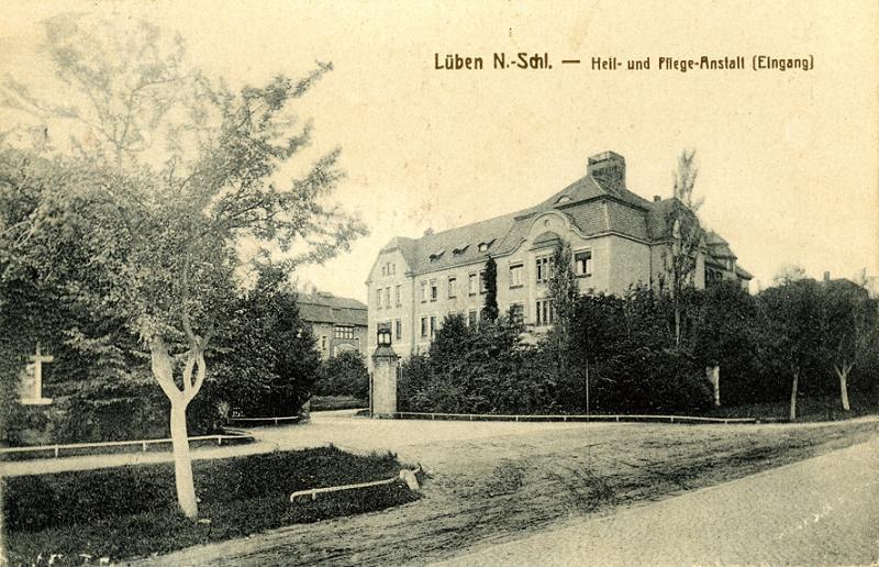 Eingang in die Heil- und Pflegeanstalt Lüben