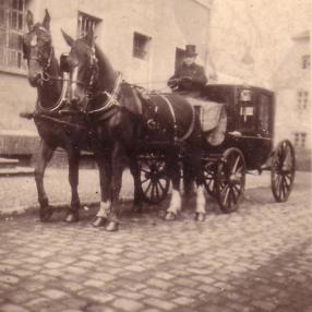 Fuhrunternehmen Peschel, Kasernenstr. 4/5, Droschkenkutscher Bruno Schrödter 1906/07