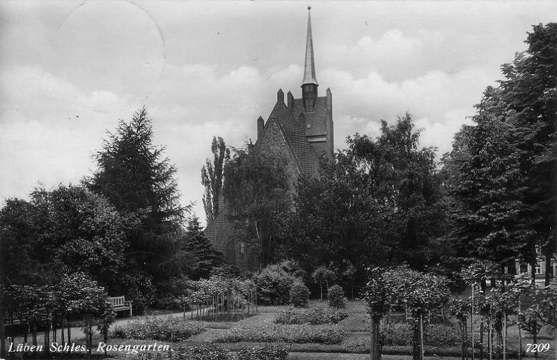 Neue Katholische Kirche und Rosengarten