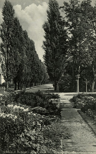 Steingarten an der Dragonerstraße Ecke Wasserpromenade.