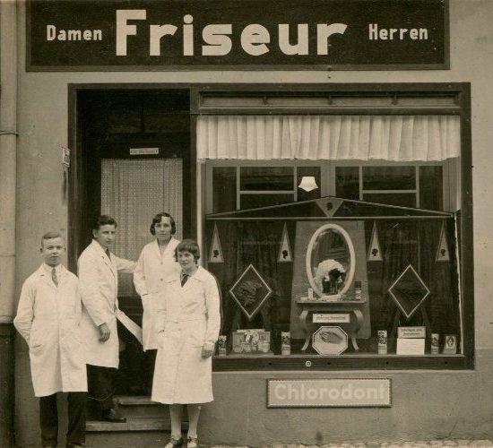 Friseur Georg Rosenau in der Breiten Str. 15 um 1938