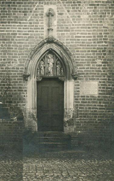 Portal der alten katholischen Kirche am Piastenschloss Lüben