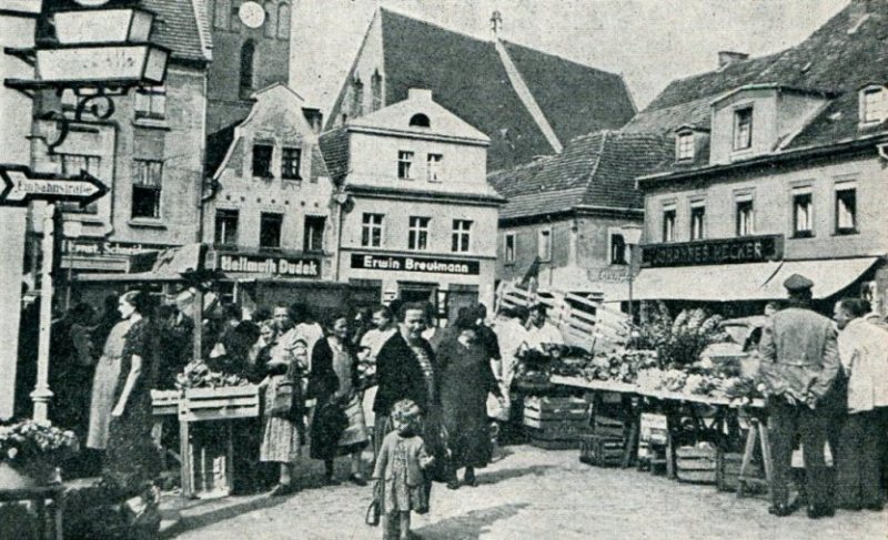 Wochenmarkt auf dem Ring Ende der dreißiger Jahre