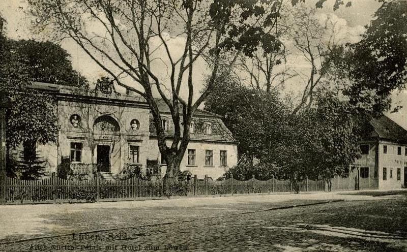 Württembergisches Palais. Rechts Hotel zum Löwen