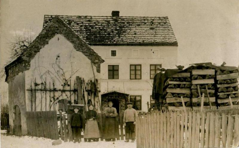 Böttchermeister Paul Brand mit Ehefrau Berta und den Kindern Hedwig und Alfred um 1900 in Mallmitz