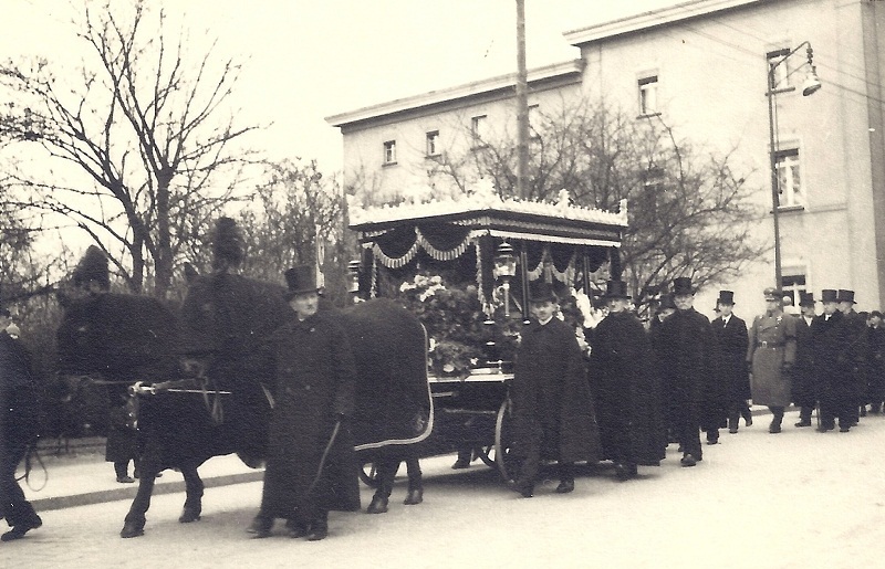 Trauerzug durch Lüben zu Ehren des am 7.3.1938 verstorbenen Reinhold Liebich