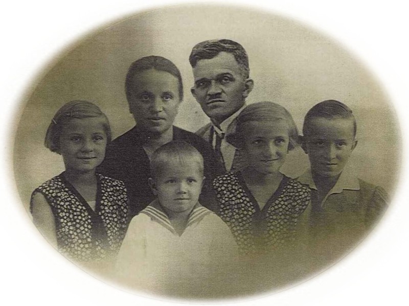 Minna Böhm geborene Berndt und ihr Mann, der Schneider Paul Böhm, mit den Kindern Else, Rudolf, Elisabeth und Erich