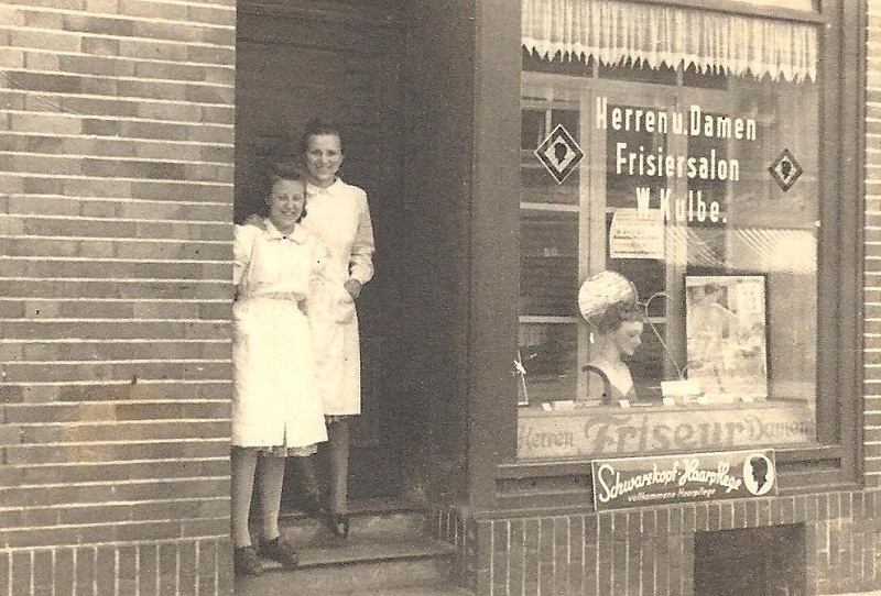 1939: Helene Fels, Lehrling bei Friseur Kulbe in der Breiten Straße 24