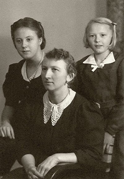 1941 Elly Fels mit den beiden Töchtern Helene und Erika