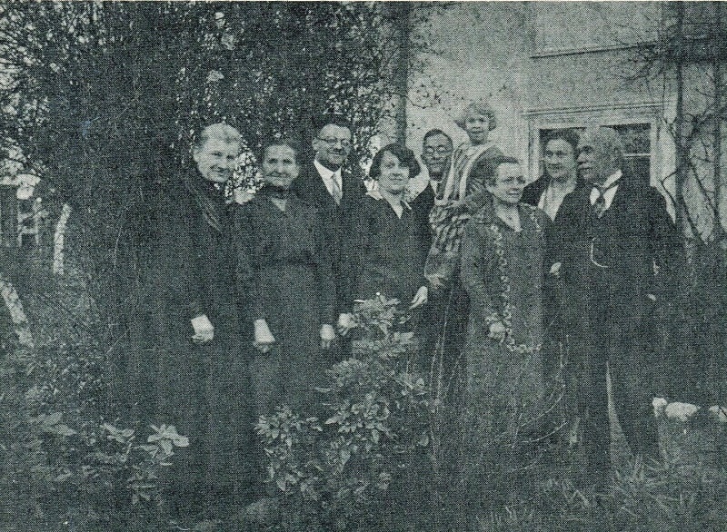 Die Lübener Familie zu Besuch bei Mutter Schubert in der Mühle Oberau