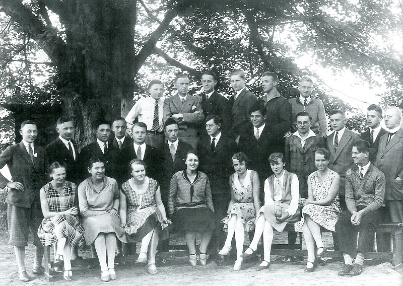 Abitur-Jahrgang 1931 mit Lehrer Dr. Weisker im Sommer 1930