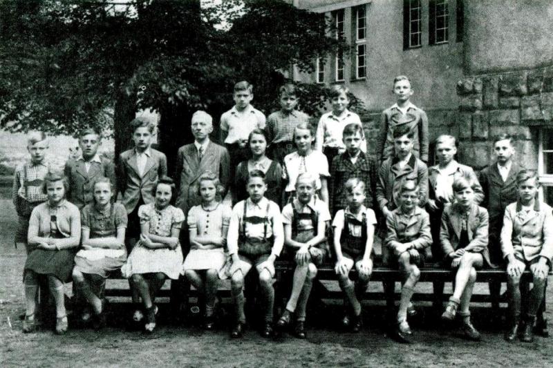 Lübener Oberschüler im Jahr 1943 mit Lehrer Dr. Konrad Weisker