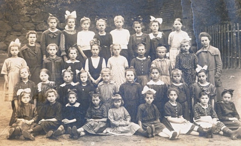 Lübener Volksschülerinnen der Jahrgänge 1911/1912 im Schuljahr 1922/1923