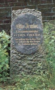 Grabstein für seinen Vater Otto Irmler, um 1970 auf dem Friedhof in Lubin vom Sohn aufgefunden, ohne Grabstätte