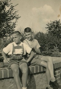 Mein Bruder Jochen und ich im Jahr 1939