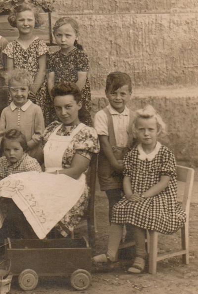 Ausschnitt aus einem Foto vom Kindergarten Lüben. Ganz rechts Rudolf Kleindienst.