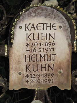 Ruhestätte von Käthe und Helmut Kuhn auf dem Friedhof St. Georg in München/Bogenhausen, 2013