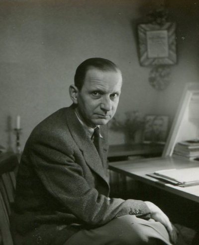 Theo Dames, 1953, mit einem Bild seines 1944 gefallenen Sohnes Wolfram