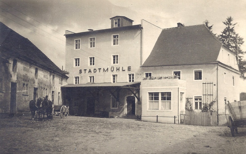 Wohnhaus und Mühle 1940