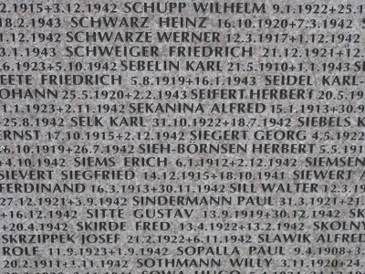 Namenstafel für Erich Siems auf dem Soldatenfriedhof Korpowo