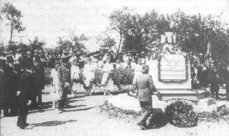 Die Einweihung des Kriegerdenkmals in Brauchitschdorf nach dem 1. Weltkrieg
