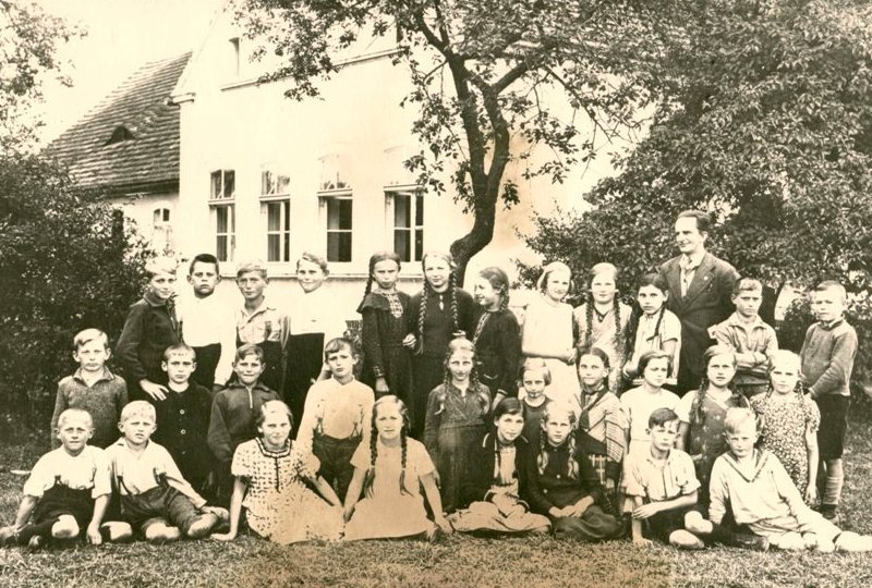 Schule Groß Kotzenau-Sand 1939 mit Lehrer Alfred Herzog