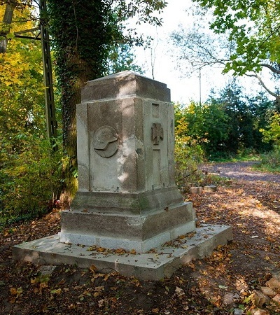 Rekonstruiertes Kriegerdenkmal in Krzeczyn Wielki 2012