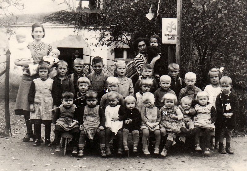 1939 Kindergarten Klein Reichen, mit Helbig-Kindern Christine, Karl-Heinz, Gisela