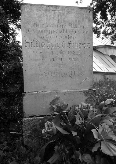 Hildegard Frieses Grabstein heute auf dem Friedhof von Gorzyca