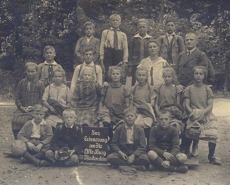 Schulausflug 1926 zur Alten Burg Fürstenstein mit Lehrer Erwin Kupfer