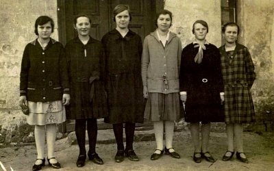 Von rechts: 1. Erna Sprenger, 2. Hilde Fechner, 5. Liesbeth Tschierschke