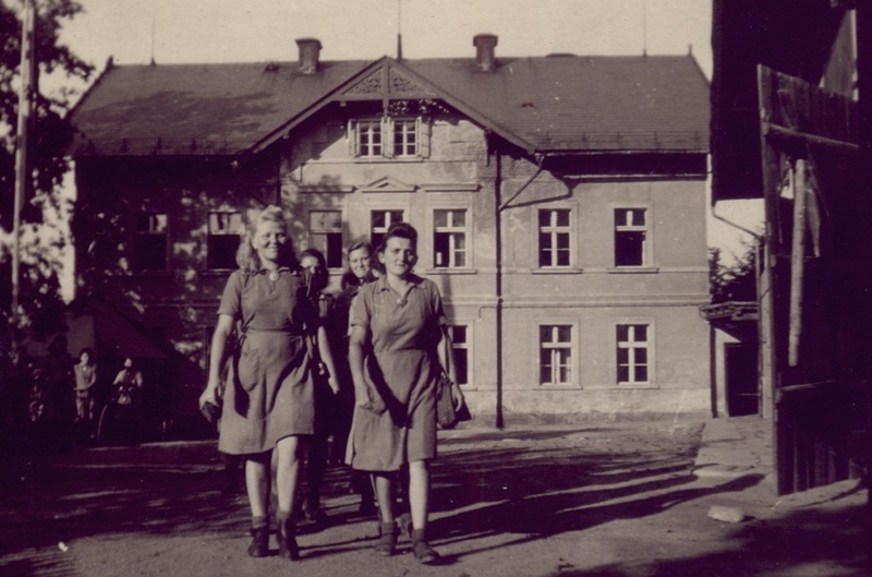 Dora Rothe um 1943 im BDM-Lager