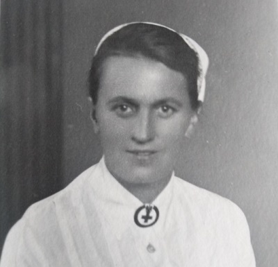 Erna Richter 1935 als Krankenschwester vom Deutschen Roten Kreuz. 