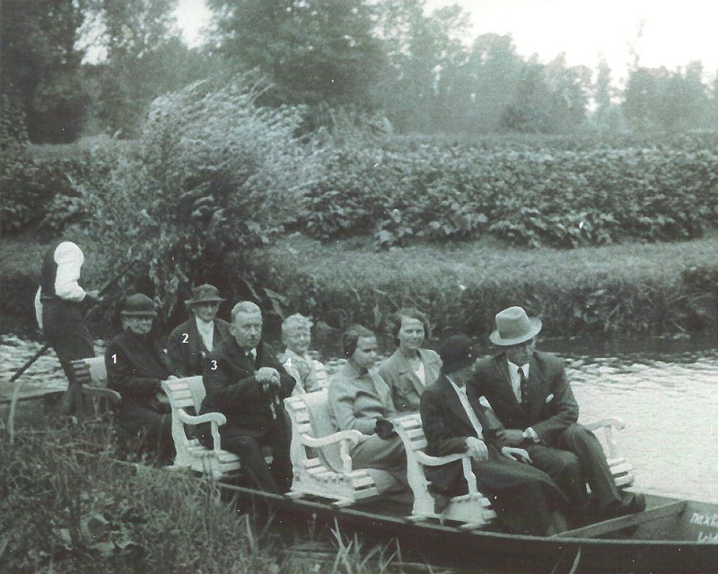 Wolfgang Abramowski 1938 mit seinen Großeltern auf Kahnfahrt im Spreewald