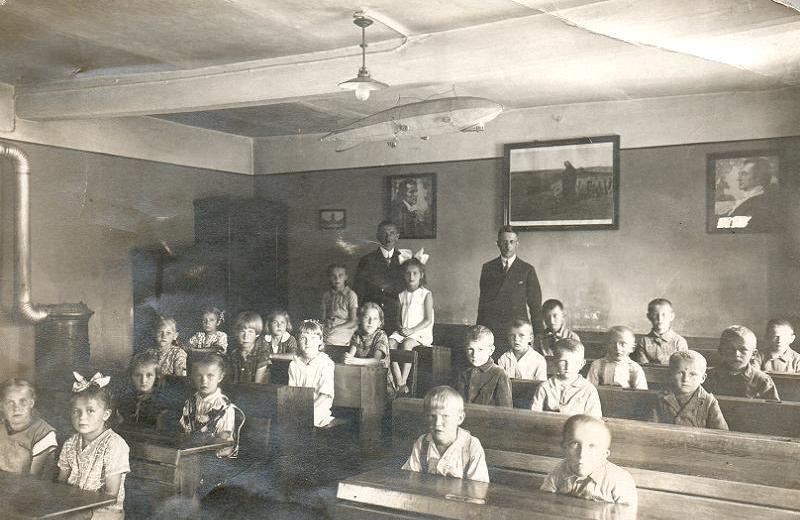 Volksschule Petschkendorf 1931