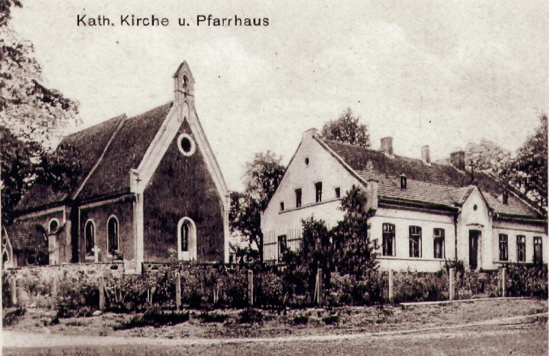 Katholische Kirche und Pfarrhaus