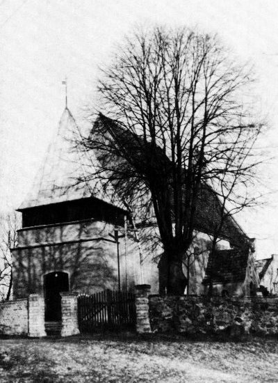 Katholische Kirche mit neuem Vorhallendach