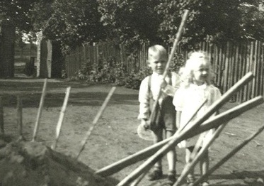 Raudtener Spielkameraden im Sommer 1944