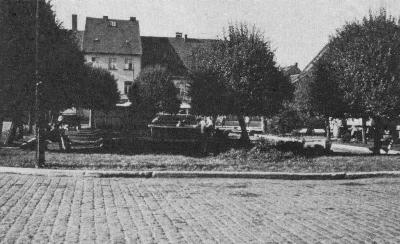 1973: Blick auf die Nordseite. Das Rathaus wurde im Krieg zerstört.