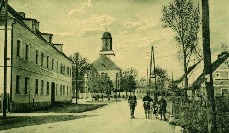 Dorfstraße mit Evangelischer Kirche und Gasthof zum deutschen Kaiser