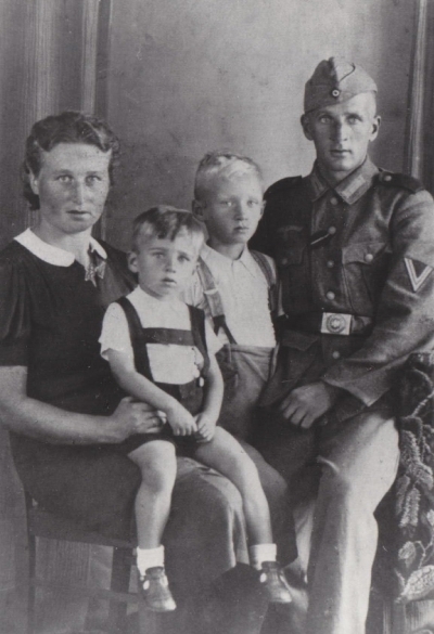 Ida und Max Schubert mit den Kindern Klaus und Lothar um 1942